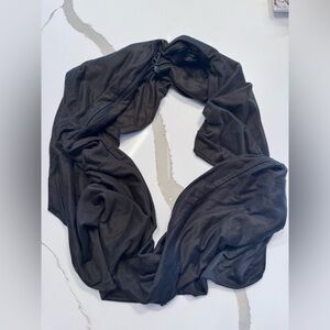 Beyond Yoga Womens Pocket Infinity Scarf  w/ Zipper Pocket in Black